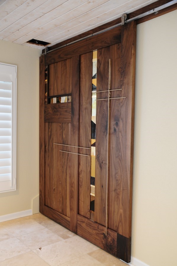 Sliding barn door closed