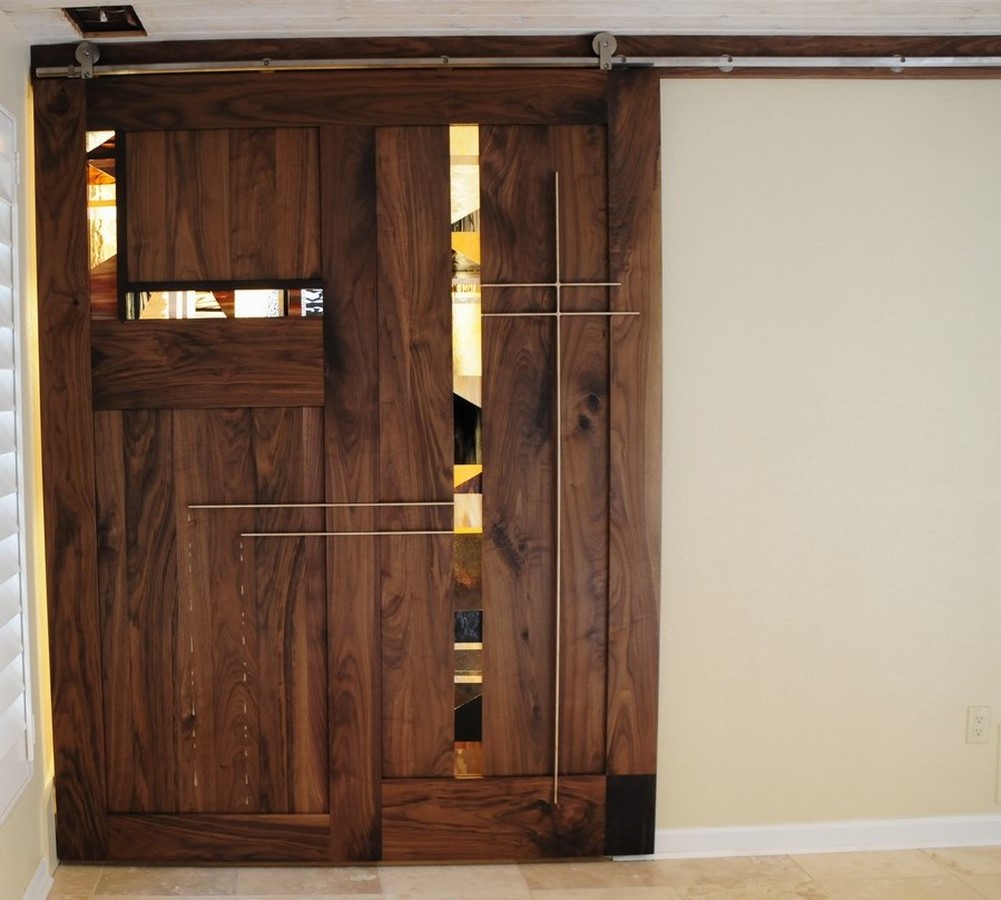 Sliding barn door